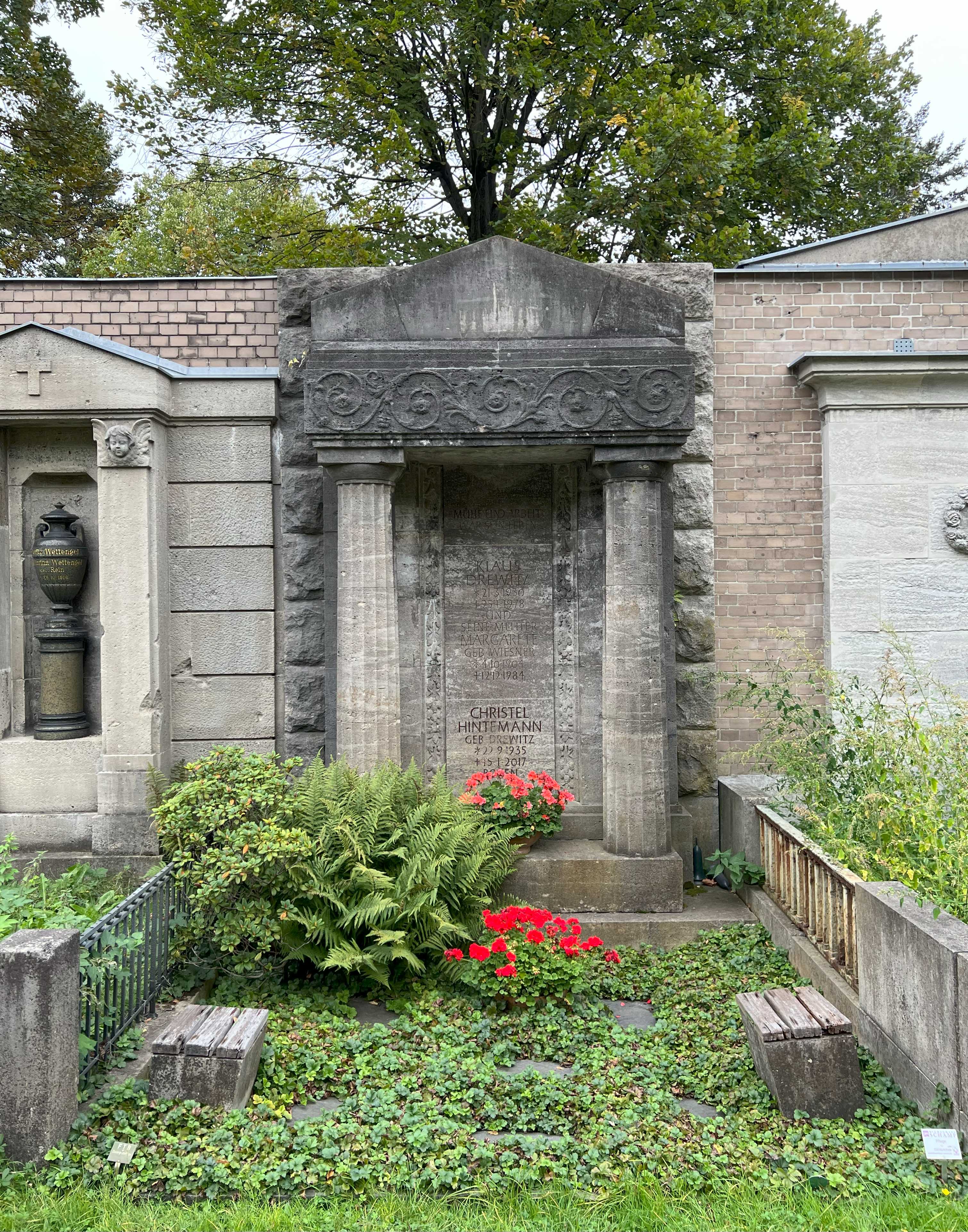 Grabstein Klaus Drewitz, Friedhof Wilmersdorf, Berlin