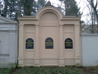 Grabstein Wilhelmine Menger, geb. Kluge, Alter Domfriedhof der St.-Hedwigs-Gemeinde, Berlin-Mitte