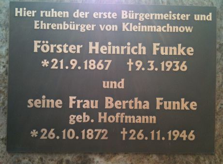 Grabstein Förster Heinrich Funke, Alter Dorffriedhof Kleinmachnow, Brandenburg