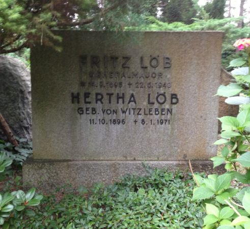 Grabstein Hertha Löb, geb. von Witzleben, Waldfriedhof Dahlem, Berlin