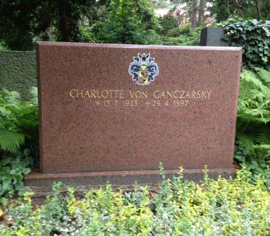 Grabstein Charlotte von Ganczarsky, Waldfriedhof Dahlem, Berlin