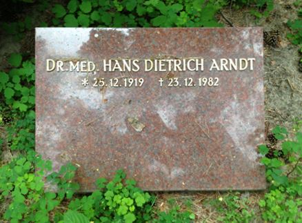 Grabstein Hans Dietrich Arndt, Waldfriedhof Dahlem, Berlin, Deutschland