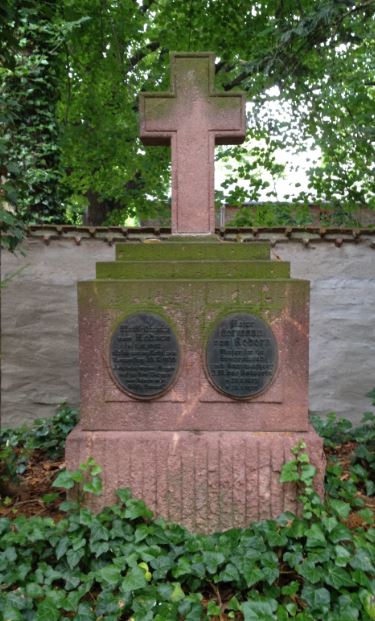 Grabstein Hermann von Redern, Friedhof Bornstedt, Brandenburg