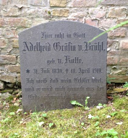 Grabstein Adelheid Gräfin von Brühl, geb. von Katte, Friedhof Bornstedt, Brandenburg