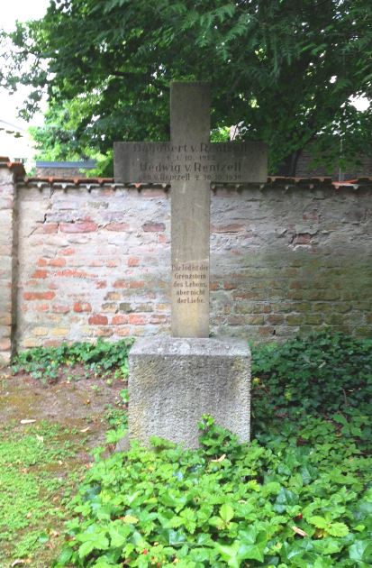 Grabstein Hedwig von Rentzell, geb. von Rentzell, Friedhof Bornstedt, Brandenburg