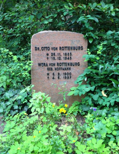 Grabstein Dr. Otto von Rottenburg, Waldfriedhof Dahlem, Berlin