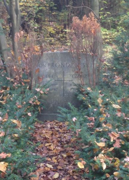 Grabstein Franz von Prondzinski, Friedhof Steglitz, Berlin, Deutschland
