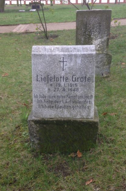Grabstein Lieselotte Grote, Invalidenfriedhof Berlin, Deutschland