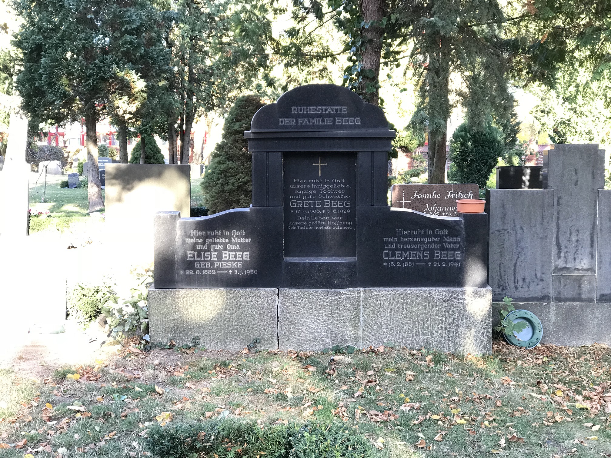Grabstein Grete Beeg, St. Hedwigs-Friedhof, Berlin-Weißensee