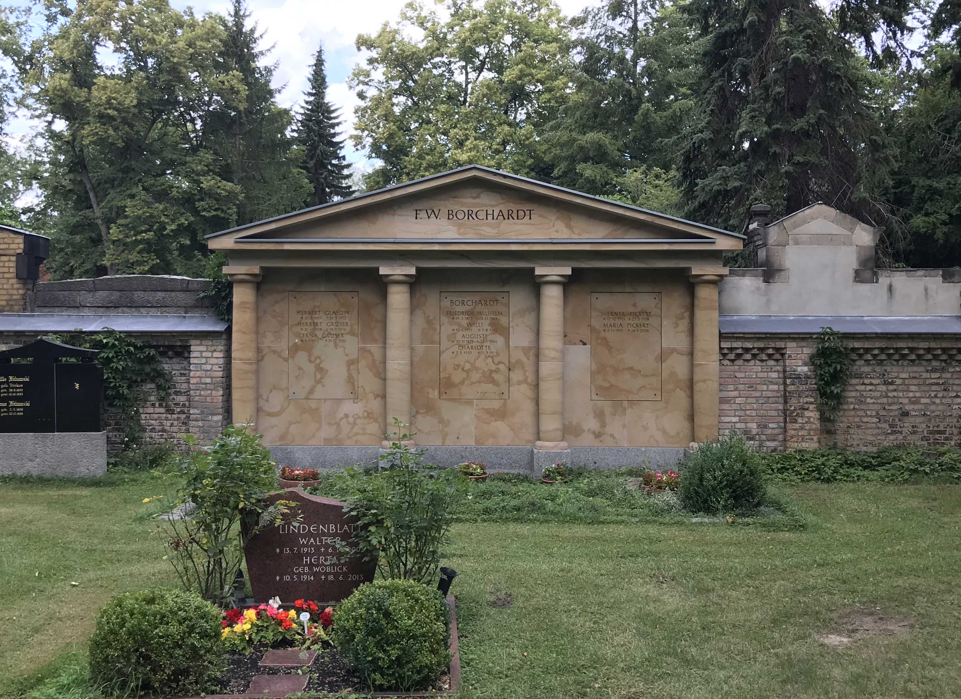Grabstein Herbert Grüser, Friedhof der St. Thomas Gemeine, Berlin-Neukölln