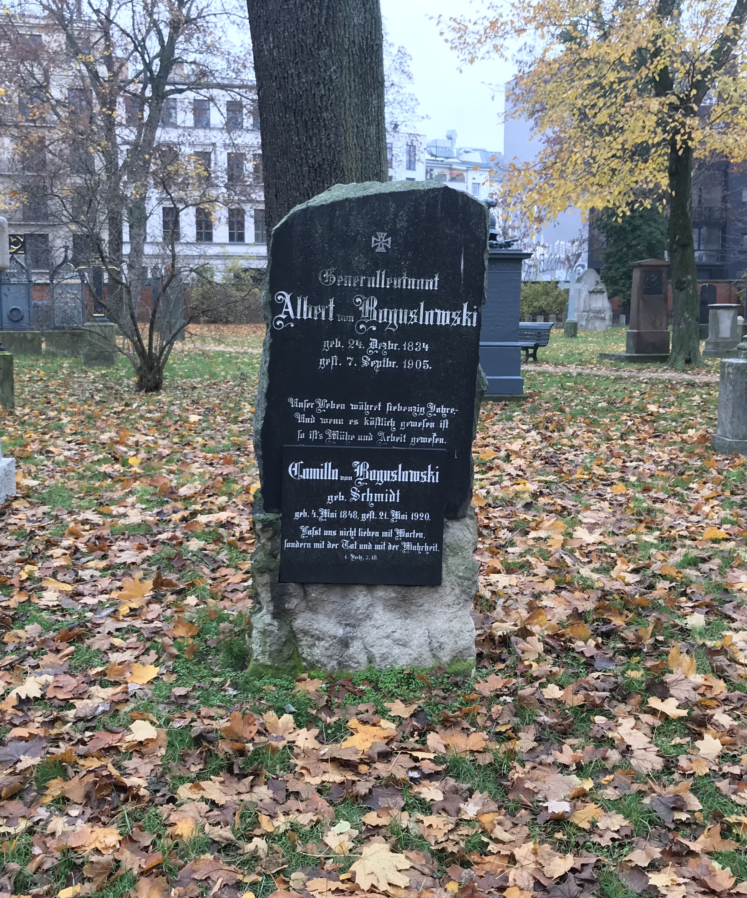Grabstein Albert von Boguslawski, Alter Garnisonfriedhof Berlin