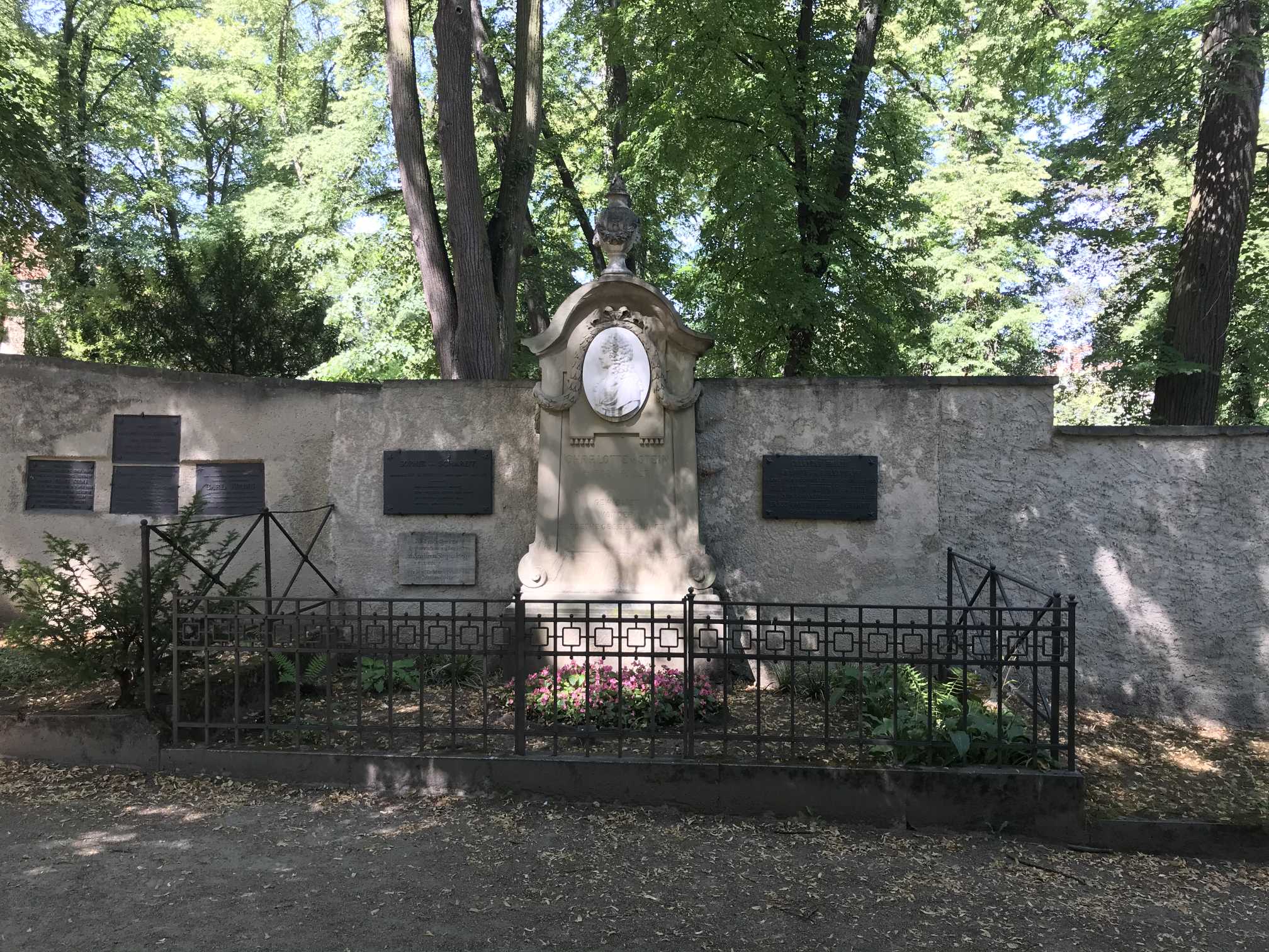 Grabstätte Sophie von Schardt, geb. von Bernstorff, Historischer Friedhof Weimar, Thüringen, Deutschland