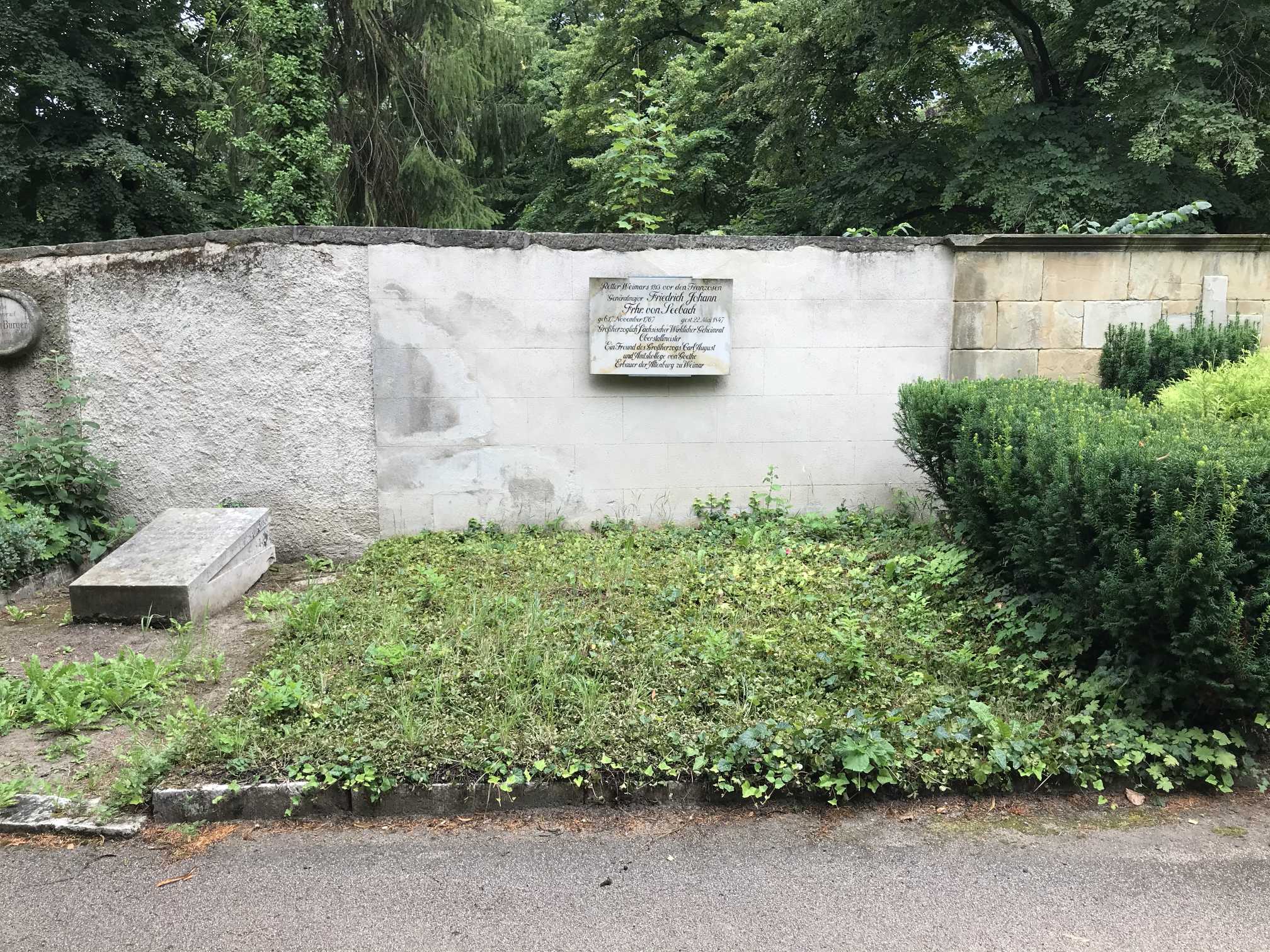 Grabstein Friedrich Johann Freiherr von Seebach, Historischer Friedhof Weimar, Thüringen, Deutschland