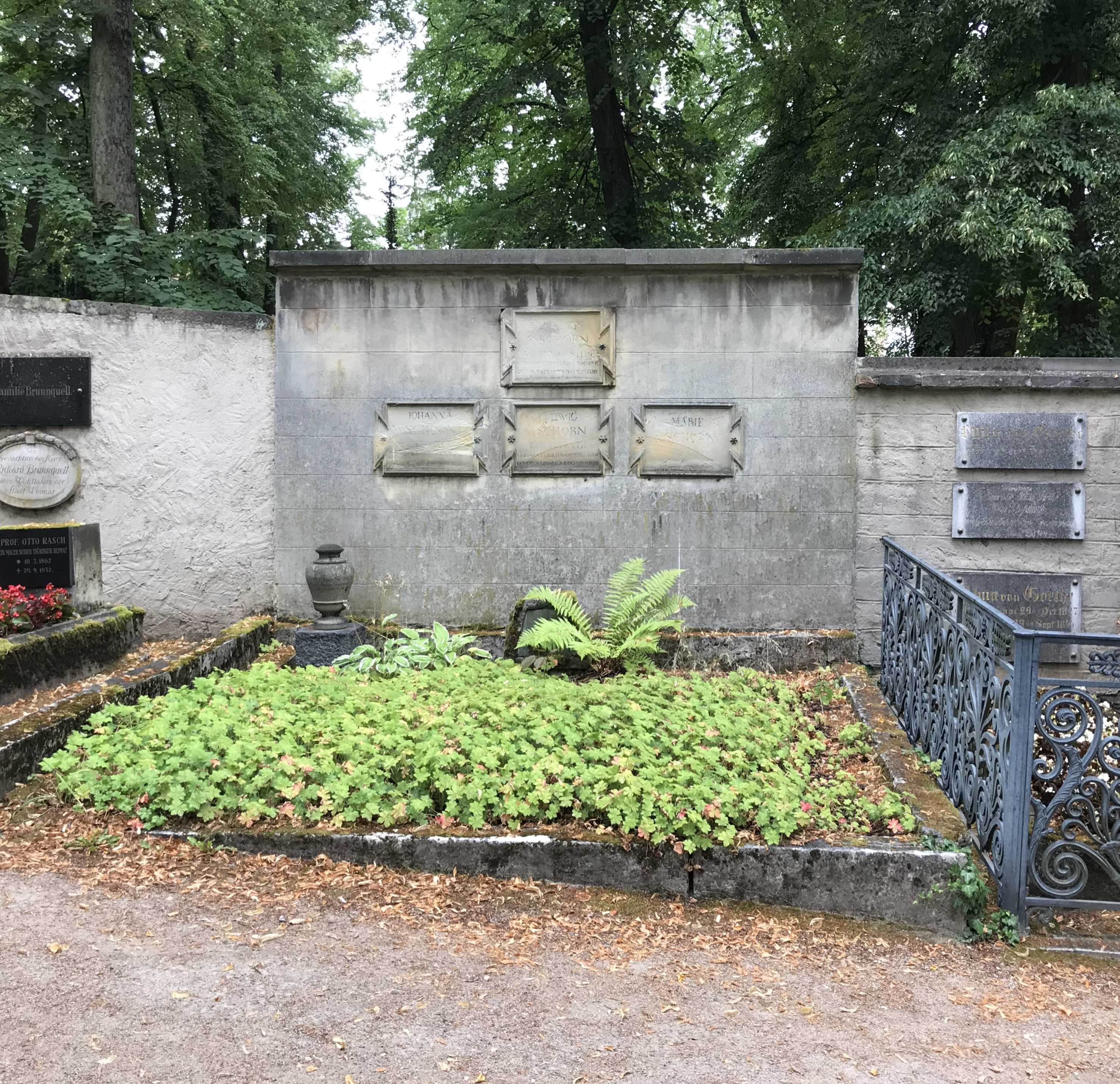 Grabstein Henriette von Schorn, geb. Freiin von Stein, Hauptfriedhof Weimar, Thüringen, Deutschland