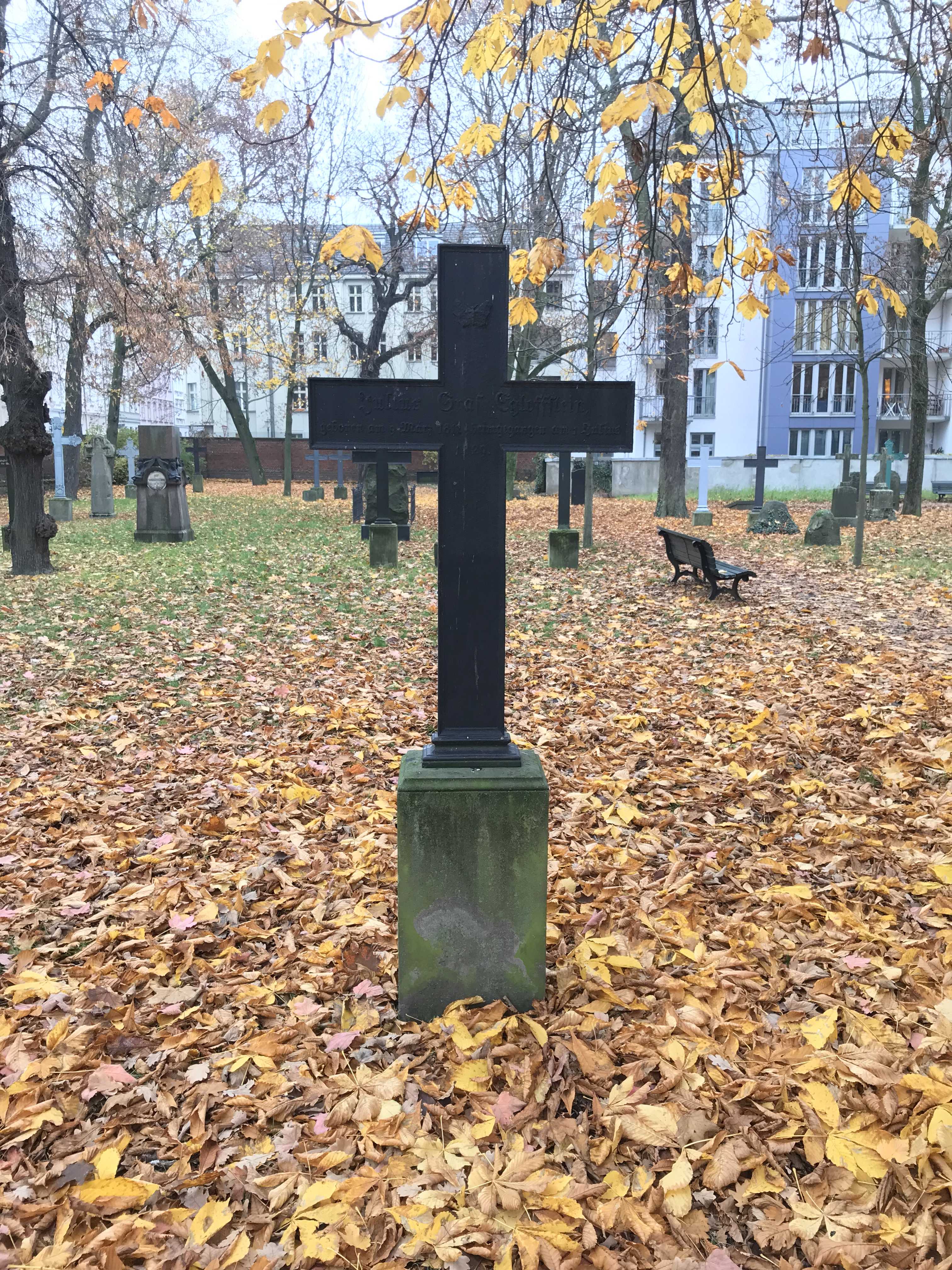 Grabstein Julius Graf von und zu Egloffstein, Alter Garnisonfriedhof Berlin