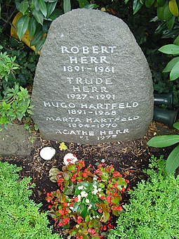 Grabstein Agathe Herr, Nordfriedhof Köln, Nordrhein-Westfalen