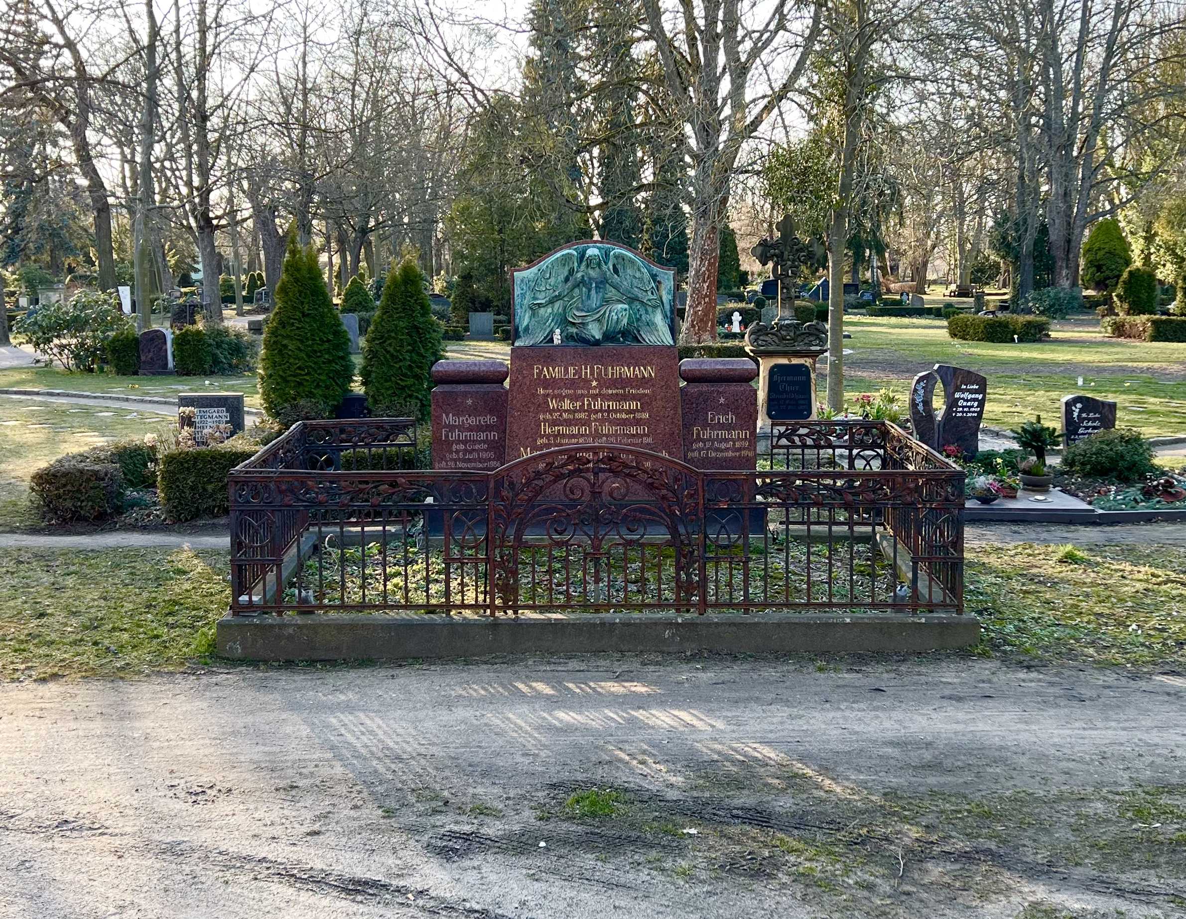 Grabstein Walter Fuhrmann, Neuer Friedhof Wittenberg