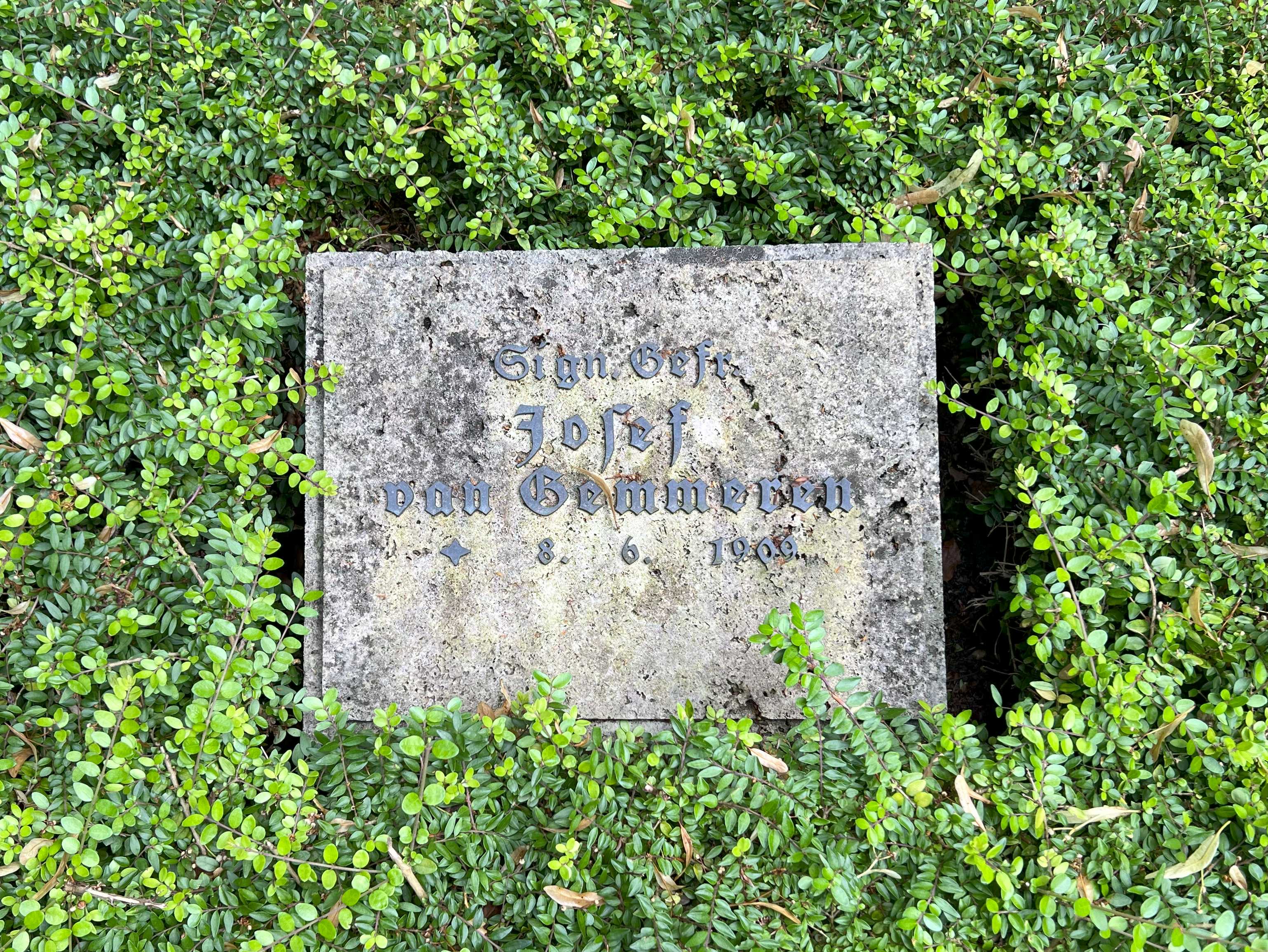 Grabstein Josef van Gemmeren, Nordfriedhof Kiel