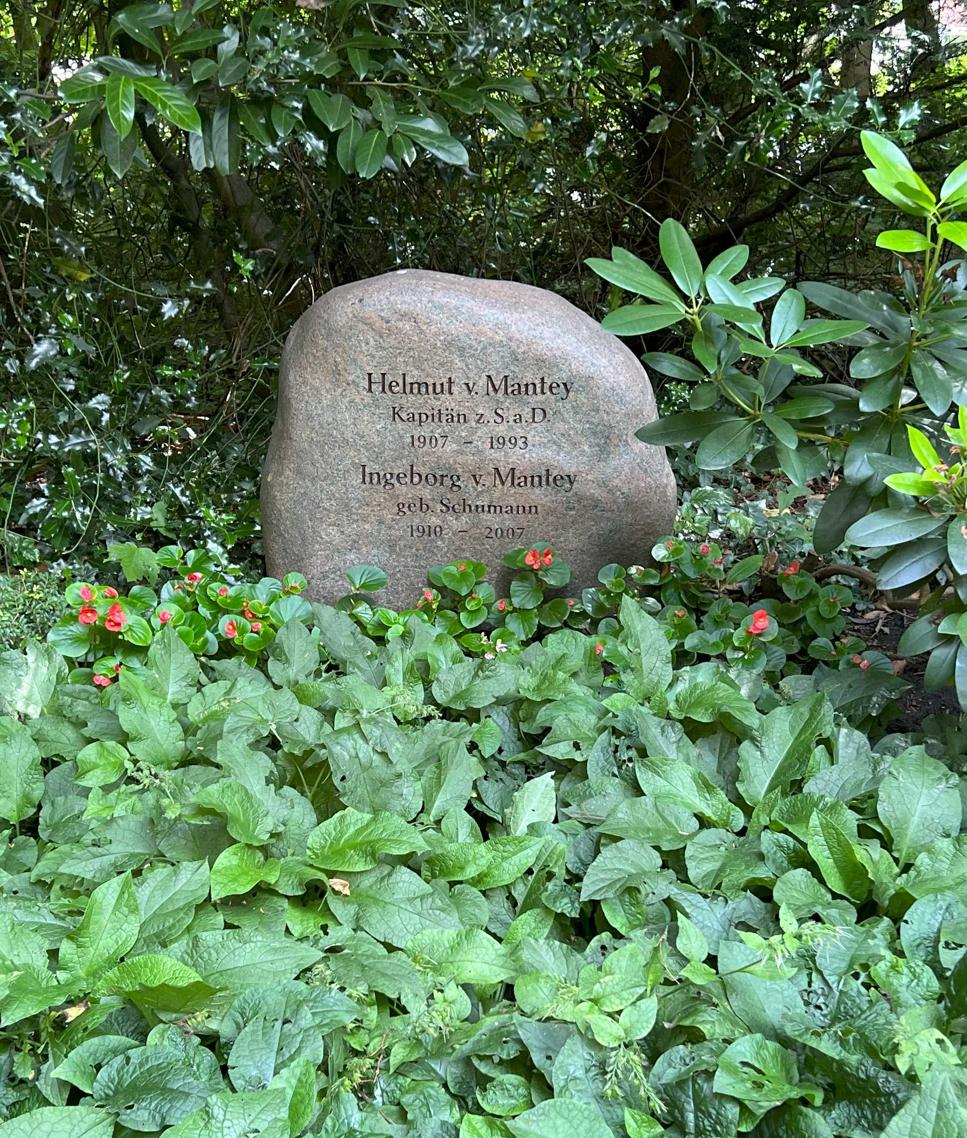 Grabstein Ingeborg von Mantey, geb. Schumann, Nordfriedhof Kiel