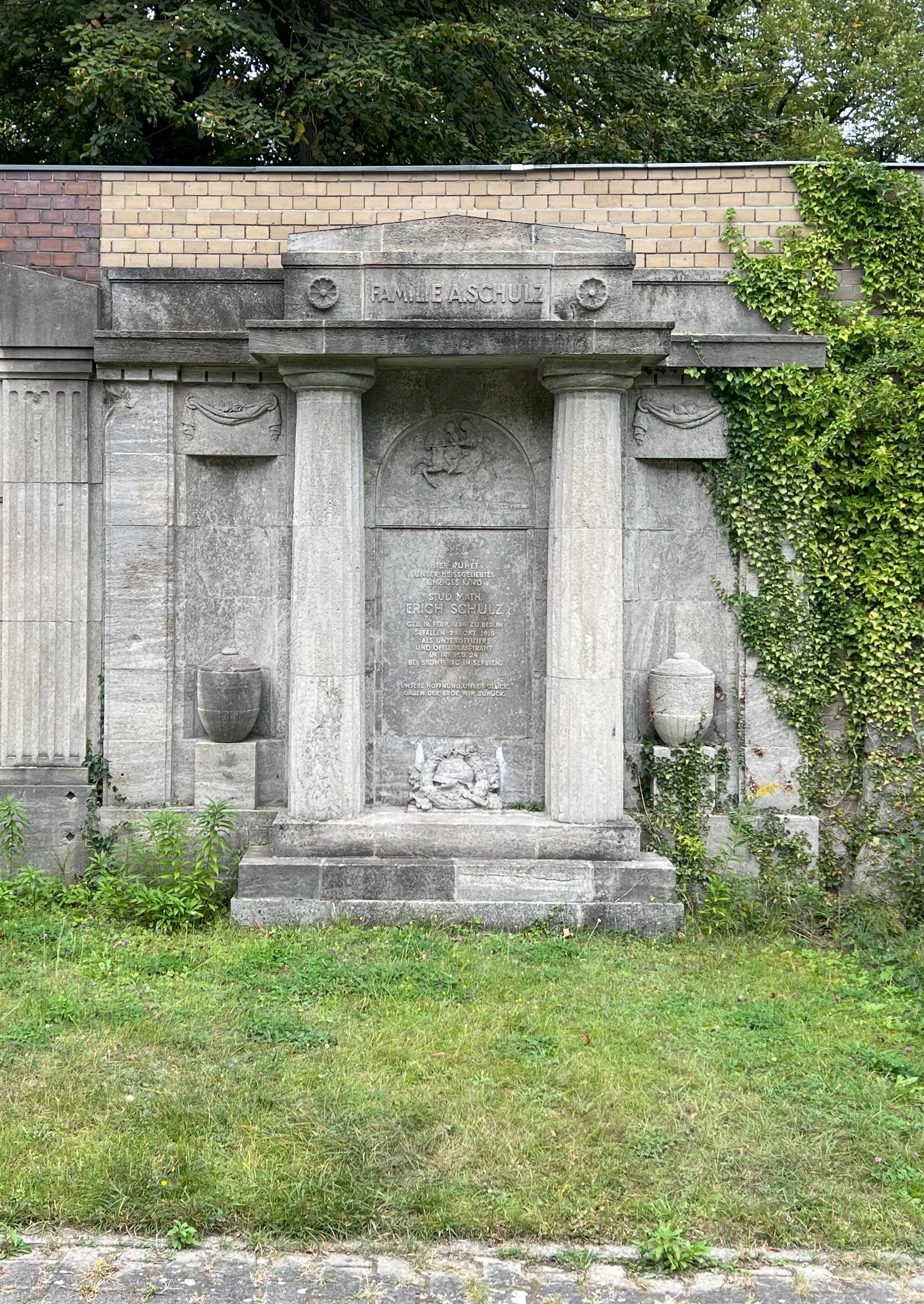 Grabstein Erich Schulz, Friedhof Wilmersdorf, Berlin