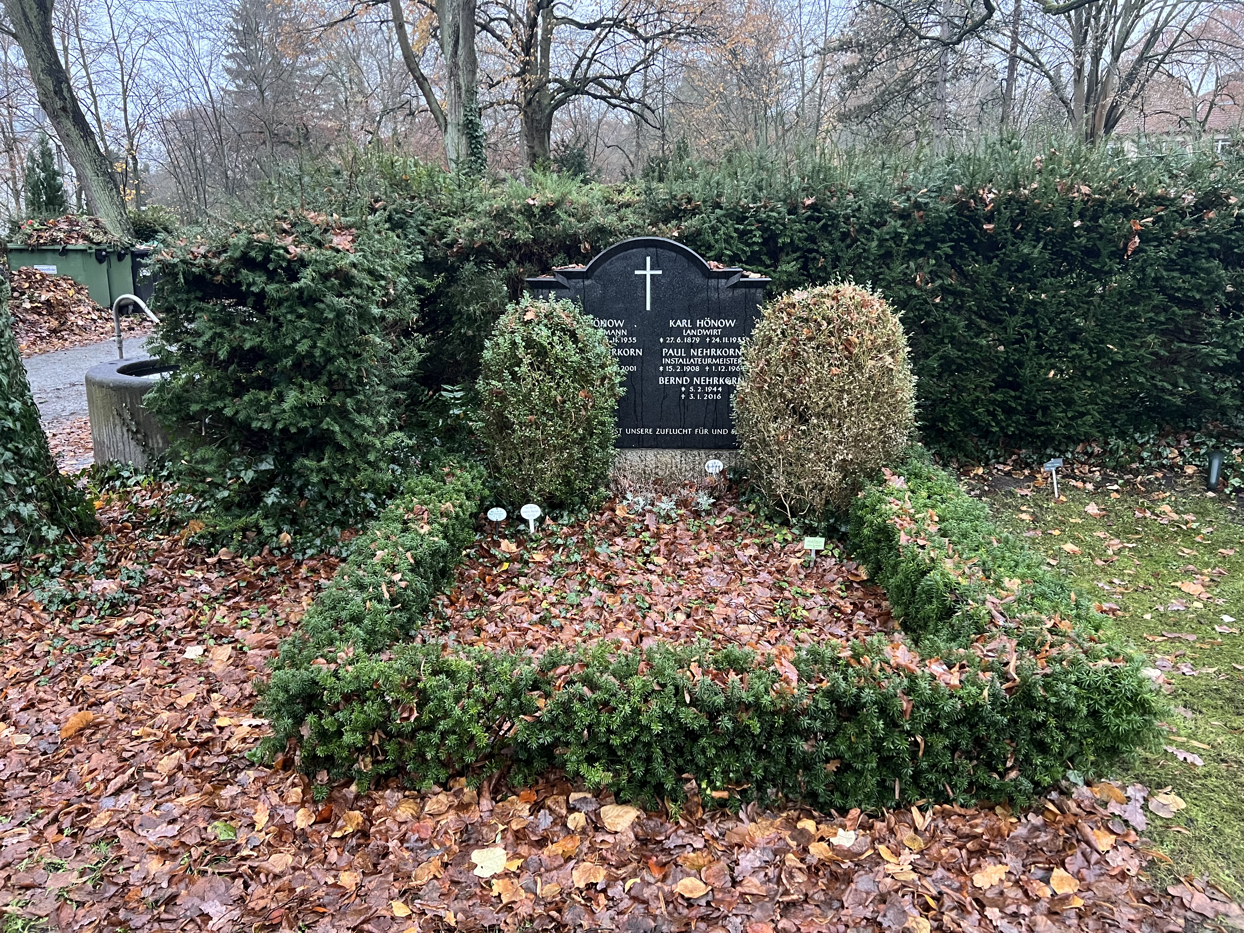 Grabstein Liselotte Nehrkorn, geb. Hönow, Friedhof Wannsee, Berlin