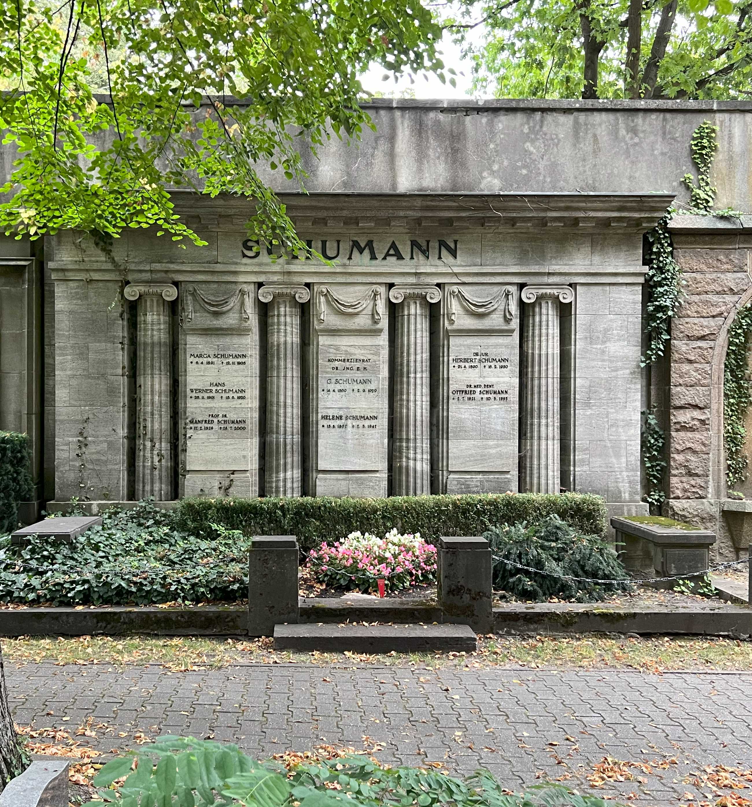 Grabstein Hans Werner Schumann, Friedhof Wilmersdorf, Berlin